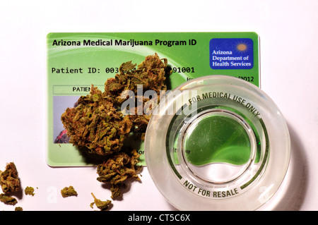 Una scheda di identificazione paziente per ottenere legalmente marijuana attraverso l'Arizona Medical Marijuana Programma, Tucson, Arizona, Stati Uniti. Foto Stock