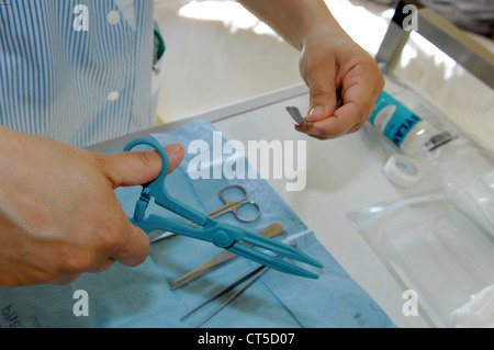 Infermiere cura di erogazione Foto Stock