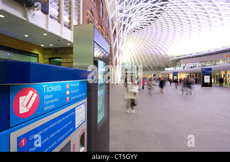 Aperto recentemente Kings Cross Stazione ferroviaria western Concourse, Londra, Inghilterra. Foto Stock