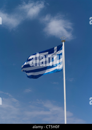 Dh bandiera greca bandiera Cipro Bandiera della Grecia sul pennone bianco blu cielo Foto Stock