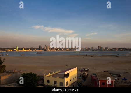 Panoramica di Luanda, capitale dell Angola Foto Stock