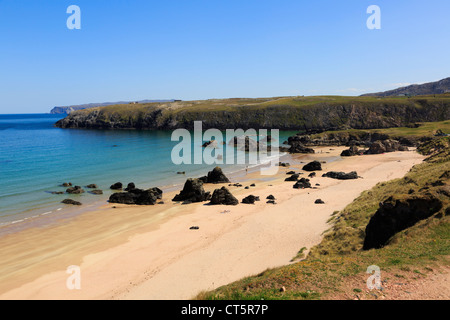Vista della spiaggia di sabbia dorata e il mare turchese a Scottish costa nord occidentale. Sango Bay Durness Sutherland Highland Scozia UK Foto Stock