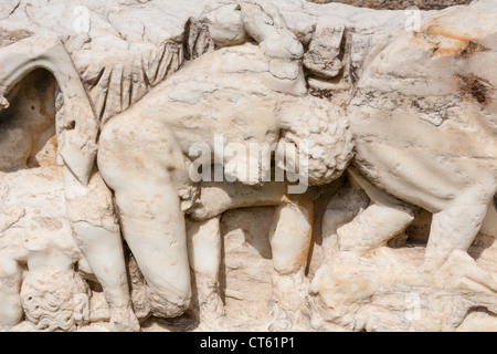 Pietra scolpita dettagli su un sarcofago presentano, Efeso, Turchia Foto Stock