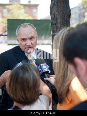 New York City il commissario di polizia Raymond W. Kelly parla alla stampa Foto Stock