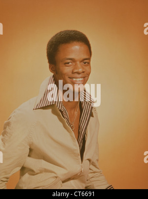 Ritratto di un afro-americano di Uomo in camicia da indossare Foto Stock