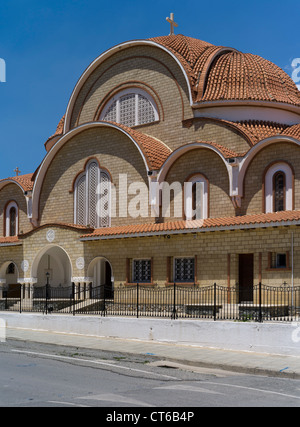 dh DERYNEIA CIPRO greco ortodosso moderna chiesa cristiana grecia chiese Foto Stock