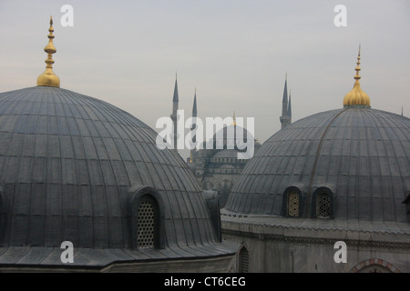 Sultan Ahmed moschea, vista da Hagia Sophia, Sultanahmet, Istanbul, Turchia Foto Stock