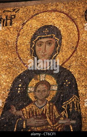 La Vergine Maria e Gesù Bambino, Mosaico di Giovanni, la Theotokos e Irene, Hagia Sophia, Sultanahmet, Istanbul, Turchia Foto Stock