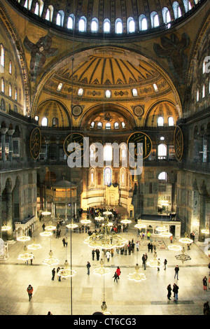 La navata centrale, Hagia Sophia, Sultanahmet, Istanbul, Turchia Foto Stock