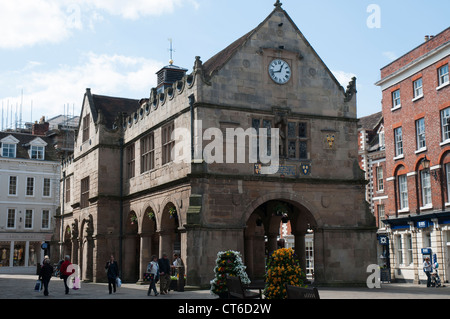 La sala del mercato, risalente al 16th secolo, si trova in piazza nel centro di Shrewsbury, la città della contea di Shropshire, in Inghilterra Foto Stock