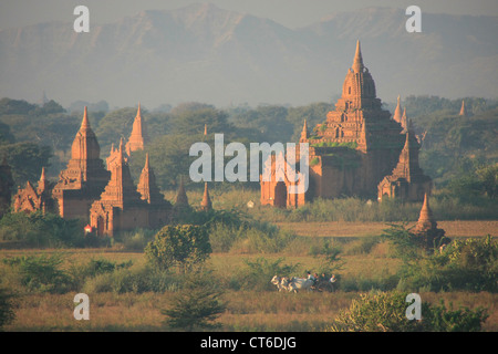 Pianure di Bagan, Bagan zona archeologica, regione di Mandalay, Myanmar, sud-est asiatico Foto Stock