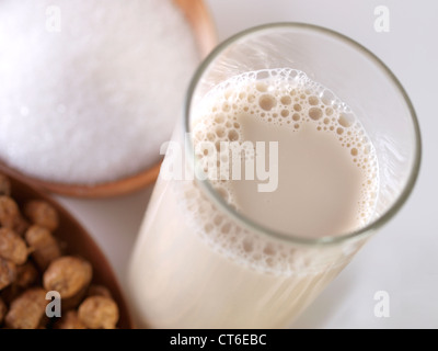Horchata è una bevanda fatta con il succo di tiger dadi e zucchero. Native da Valencia - Spagna, è una bevanda rinfrescante. Foto Stock