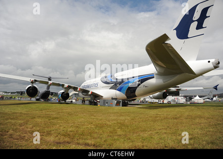 Malaysia Airlines' Airbus A380 double decker raffigurato all'2012 Farnborough Air Show. Il super jumbo ora vola a Heathrow. Foto Stock