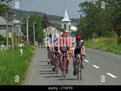 I ciclisti su strada di un paese, la Slovacchia Foto Stock