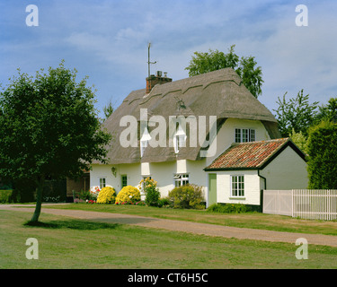Cottage con tetto di paglia di Barrington village Cambridgeshire Inghilterra Foto Stock