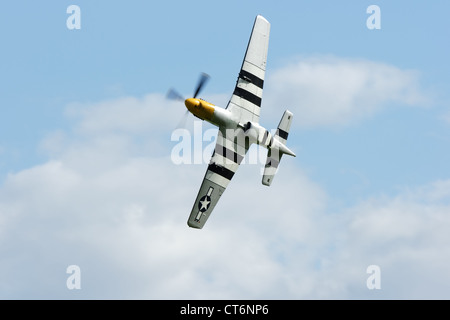 Norht American Mustang P51D dimostrando al Goodwood Foto Stock