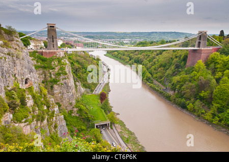 Vista sopra il ponte sospeso di Clifton e il fiume Avon, Bristol, Regno Unito Foto Stock