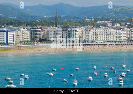 Vista sulla baia e Playa de la Concha beach in San Sebastian, Paesi Baschi Foto Stock