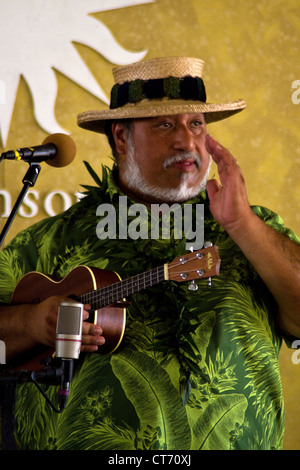 Troupe Tuahine musicista da università delle Hawaii, esegue al 2012 Smithsonian Folklife Festival. Foto Stock