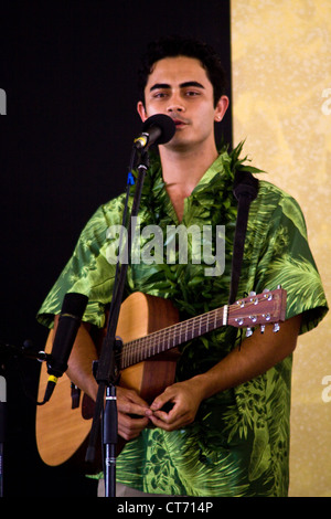 Troupe Tuahine musicista da università delle Hawaii, esegue al 2012 Smithsonian Folklife Festival. Foto Stock