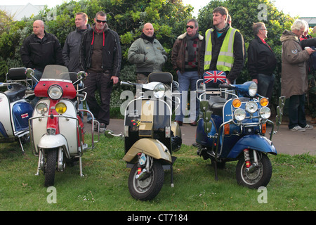 Bike notte Weston super Mare. Ogni estate Giovedì, motociclisti si incontrano sulla spiaggia di prati per celebrare il loro amore del motore escursioni in bicicletta Foto Stock