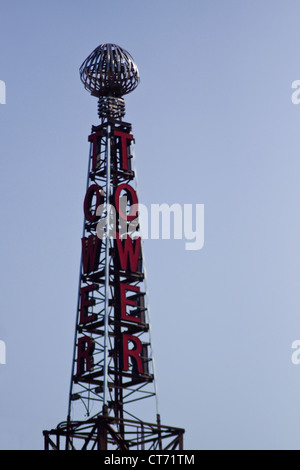 Art Deco torre in cima alla torre Theatre - angolo di 69 th e Ludlow Street nella parte superiore Darby Township, Philadelphia. Foto Stock