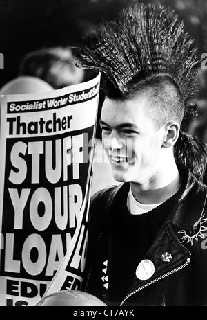 Gli studenti che protestavano a Brighton contro la proposta di prestito studente politica da parte del Primo Ministro Margaret Thatcher nel 1989 Foto Stock