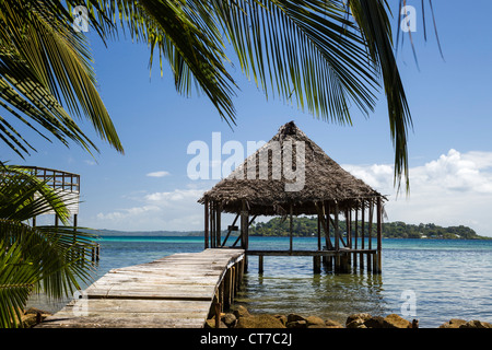 Isla Carenero molo fronte mare, Bocas del Toro arcipelago, Panama. Foto Stock