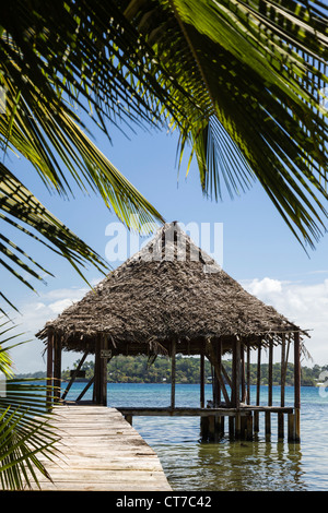 Isla Carenero molo fronte mare, Bocas del Toro arcipelago, Panama. Foto Stock