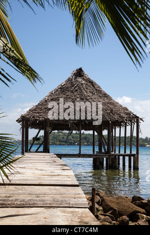 Isla Carenero molo fronte mare, Bocas del Toro arcipelago, Panama. Foto Stock