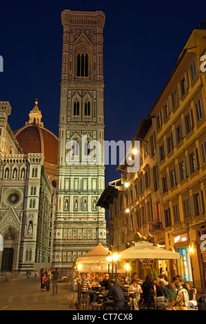 Firenze. Duomo. Cattedrale. Cattedrale di Santa Maria del Fiore . Piazza del Duomo. La piazza del Duomo. Toscana. L'Italia. Europa Foto Stock