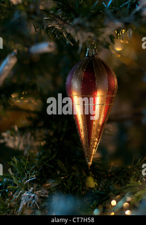 Red golden chritsmas sfera come decorazione Foto Stock