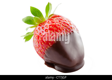 Fragola immersi nel cioccolato Foto Stock