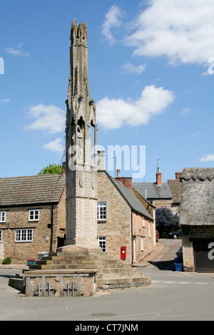 Eleanor Cross Geddington Northamptonshire England Regno Unito Foto Stock