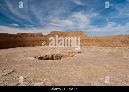 Vista della Torre zoroastriana di silenzio in Yazd, Iran Foto Stock