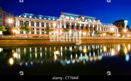 Scena notturna del Palazzo di Giustizia, Bucarest, Romania Foto Stock