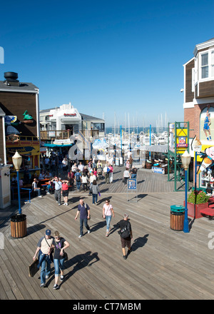 Pier 39 al Fisherman Wharf area del litorale di San Francisco, California, Stati Uniti d'America. Foto Stock