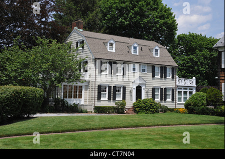 La casa dove il Amityville Horror ha avuto luogo. Come appariva nel luglio 2012 Foto Stock