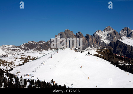 Piz Sella Ciampinoi ski area le Odle Geislerspitzen Pitla Fermeda Gran Fermeda in background a Selva di Val Gardena Italia Foto Stock