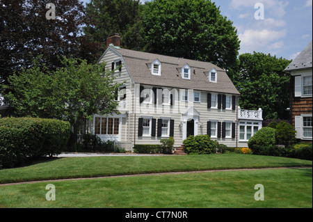 La casa dove il Amityville Horror ha avuto luogo. Come appariva nel luglio 2012 Foto Stock