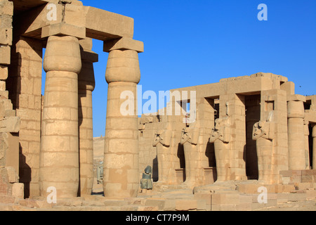 Il Ramesseum, tempio mortuario del faraone Ramesse II, Luxor, Egitto Foto Stock