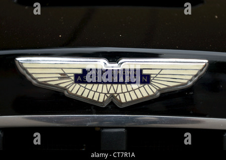 Il badge classico di Aston Martin Goodwood Festival della velocità 2010. © Jonathan Stokes 2010, tutti i diritti riservati. Foto Stock