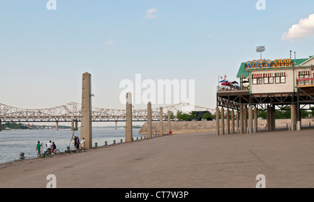 Il Kentucky, Louisville, il Riverfront Park, il Joe's Crab Shack ristorante. Foto Stock