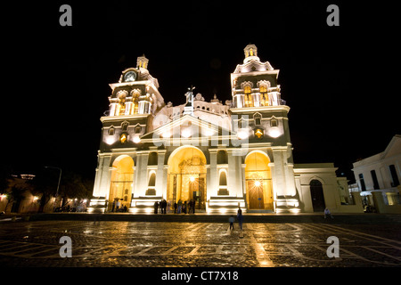 La Iglesia Cattedrale di notte Foto Stock