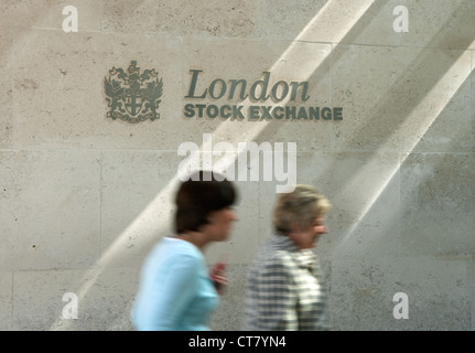 Londra - personale all'ingresso del London Stock Exchange Foto Stock