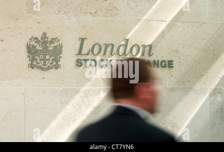 Londra - personale all'ingresso del London Stock Exchange Foto Stock