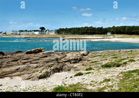 Costa rocciosa della penisola di Quiberon vicino al 'Pointe du Conguel', nel dipartimento di Morbihan, in Bretagna regione in Francia Foto Stock