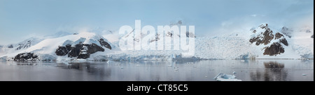 Bahia Paraiso (Paradise Bay), penisola Antartica Foto Stock