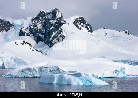 Bahia Paraiso (Paradise Bay), penisola Antartica Foto Stock