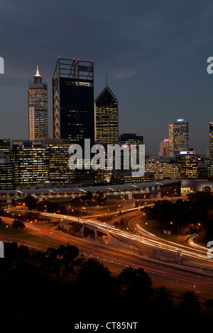 Perth iconici skyline come visto da Kings Park con il nuovo BHP Billiton edificio nel centro. 2012. Foto Stock